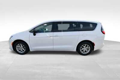 2024 Chrysler Voyager, $25612. Photo 4