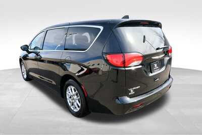 2024 Chrysler Voyager, $24376. Photo 5