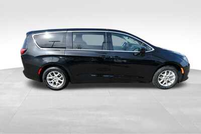 2024 Chrysler Voyager, $24376. Photo 9
