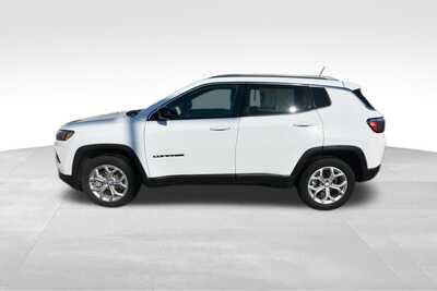 2024 Jeep Compass, $20022. Photo 4
