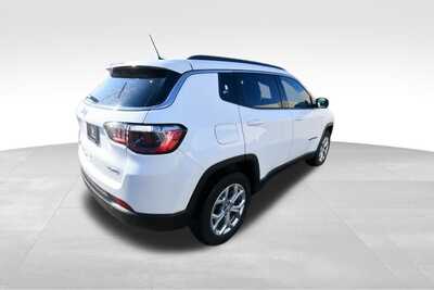 2024 Jeep Compass, $20022. Photo 8