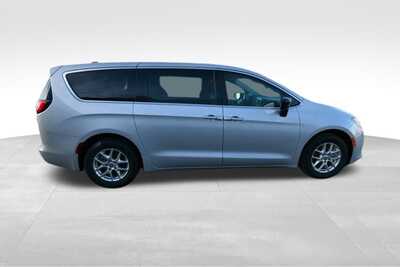 2024 Chrysler Voyager, $25097. Photo 8