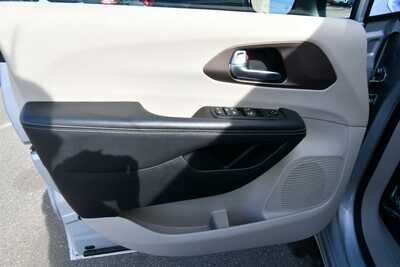 2024 Chrysler Voyager, $24763. Photo 11