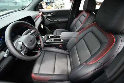 2026 Chevrolet Equinox, $40484. Photo 10