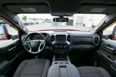 2021 Chevrolet 1500 Crew Cab, $41437. Photo 3