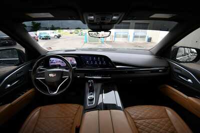 2023 Cadillac Escalade, $58687. Photo 3