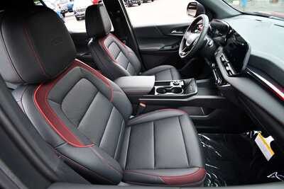2027 Chevrolet Equinox, $37390. Photo 11