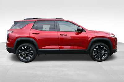 2027 Chevrolet Equinox, $37390. Photo 7