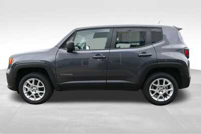 2023 Jeep Renegade, $17347. Photo 4