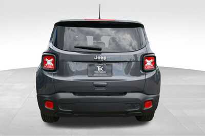 2023 Jeep Renegade, $17347. Photo 6