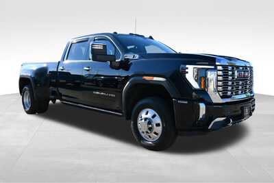 2024 GMC 3500 Crew Cab, $69847. Photo 10