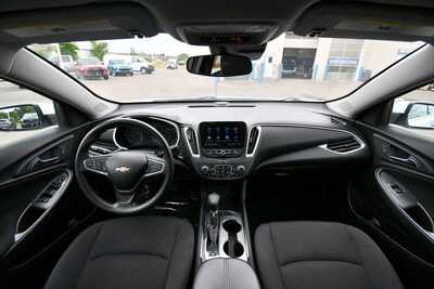 2023 Chevrolet Malibu, $17347. Photo 3