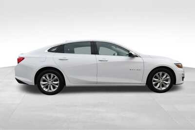 2023 Chevrolet Malibu, $17347. Photo 9