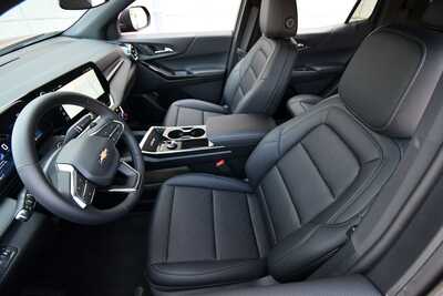 2027 Chevrolet Equinox, $36140. Photo 10