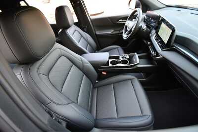 2027 Chevrolet Equinox, $36140. Photo 11
