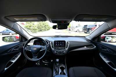2025 Chevrolet Malibu, $20850. Photo 3
