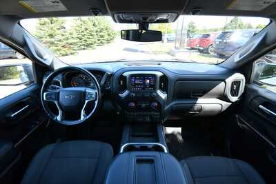 2020 Chevrolet 1500 Crew Cab, $33347. Photo 3