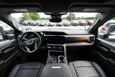 2024 GMC 2500 Crew Cab, $66500. Photo 3