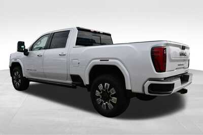 2024 GMC 2500 Crew Cab, $66500. Photo 5
