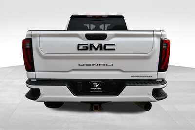 2024 GMC 2500 Crew Cab, $66500. Photo 6