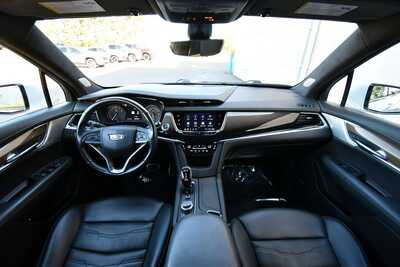 2021 Cadillac XT6, $28110. Photo 3