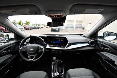 2025 Chevrolet Trax, $19578. Photo 3