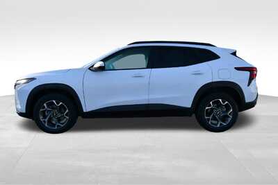2025 Chevrolet Trax, $19578. Photo 4
