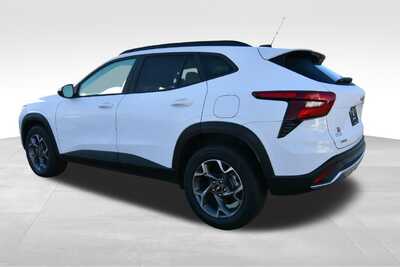 2025 Chevrolet Trax, $19578. Photo 5
