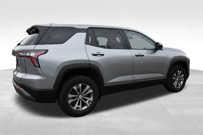 2025 Chevrolet Equinox, $25657. Photo 8