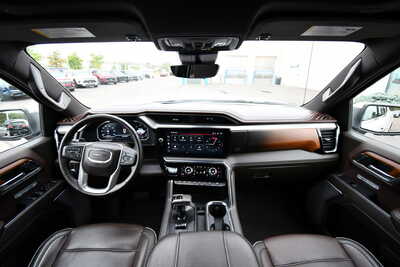 2023 GMC 1500 Crew Cab, $50772. Photo 3