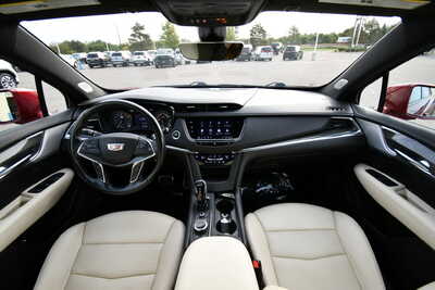 2020 Cadillac XT5, $23300. Photo 3