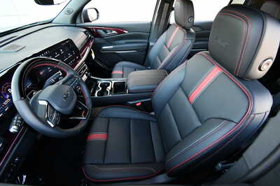 2027 Chevrolet Traverse, $59850. Photo 10
