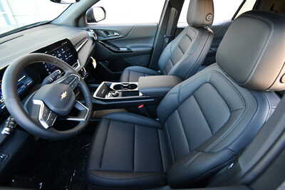 2027 Chevrolet Equinox, $33680. Photo 10