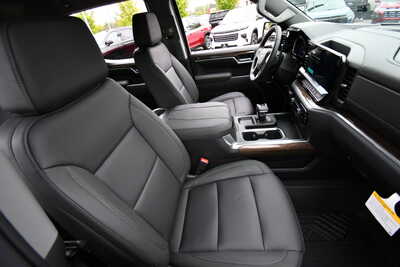2026 Chevrolet 1500 Crew Cab, $61795. Photo 11