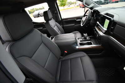 2026 Chevrolet 1500 Crew Cab, $61795. Photo 12