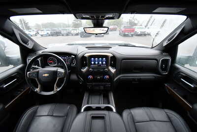 2022 Chevrolet 3500 Crew Cab, $50113. Photo 3