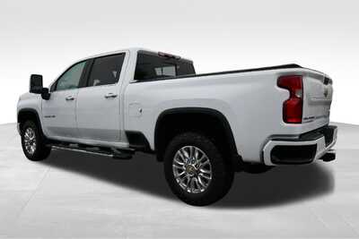 2022 Chevrolet 3500 Crew Cab, $50113. Photo 5