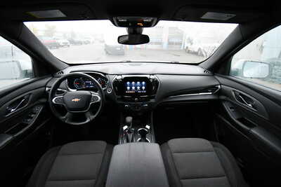 2023 Chevrolet Traverse, $30300. Photo 3