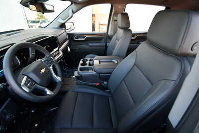2026 Chevrolet 1500 Crew Cab, $58350. Photo 10