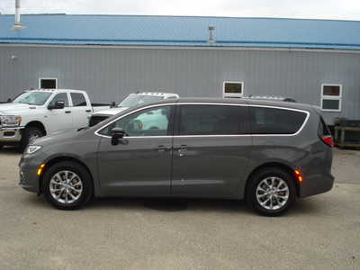 2025 Chrysler Pacifica, $47808. Photo 2