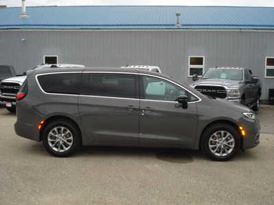 2025 Chrysler Pacifica, $47808. Photo 5