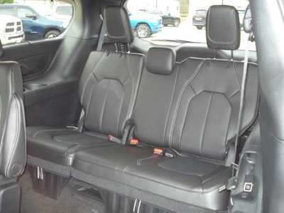 2025 Chrysler Pacifica, $47808. Photo 9