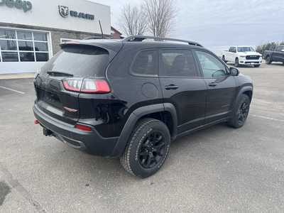 2019 Jeep Cherokee, $22575. Photo 3