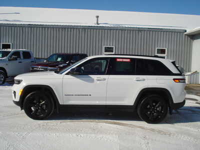 2022 Jeep Grand Cherokee, $31975. Photo 2