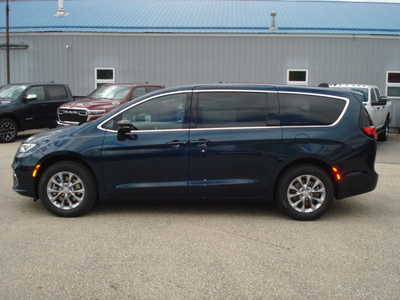 2025 Chrysler Pacifica, $44287. Photo 2