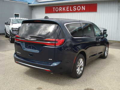 2025 Chrysler Pacifica, $44287. Photo 4