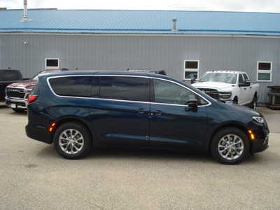 2025 Chrysler Pacifica, $44287. Photo 5