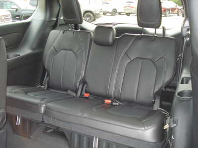 2025 Chrysler Pacifica, $44287. Photo 9
