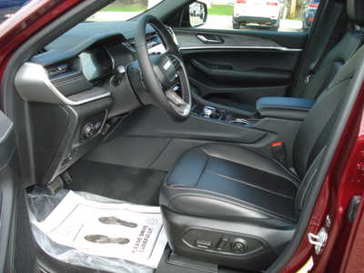 2025 Jeep Grand Cherokee, $44081. Photo 7