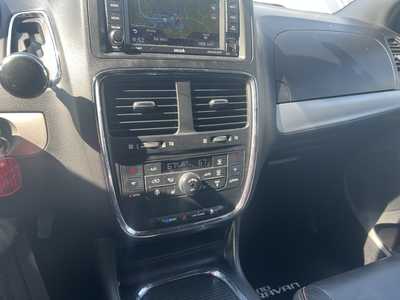 2017 Dodge Caravan, Grand, $11575. Photo 10
